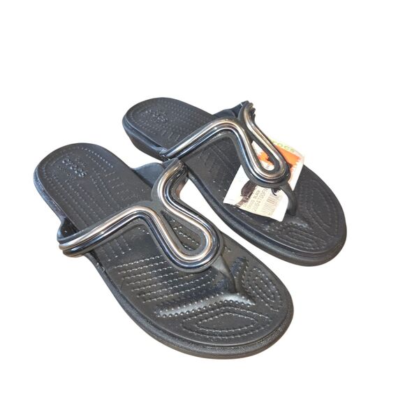 Crocs Women's Sanrah Black Metal Block Flat Flip Flop Thong Sandals Size 6 READ - Picture 1 of 10